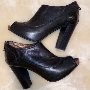 APEPAZZA Pavia black leather heeled ankle booties